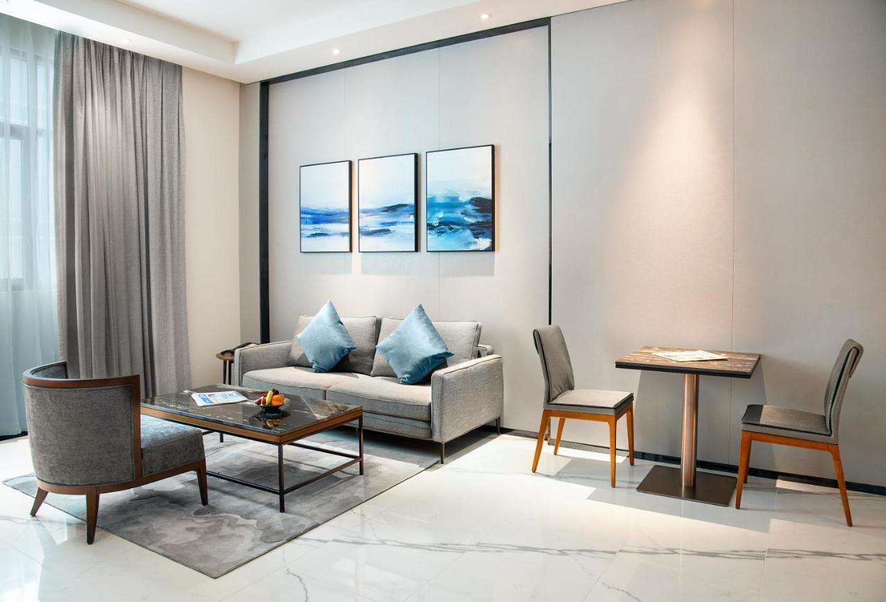 Asiana Grand Hotel 迪拜 外观 照片 A living room at the hotel