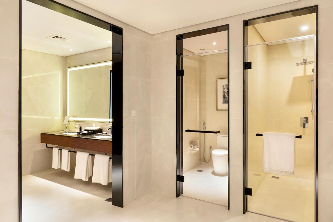 Asiana Grand Hotel 迪拜 外观 照片 A bathroom with a shower room