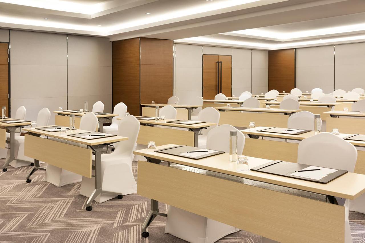 Asiana Grand Hotel 迪拜 外观 照片 A typical classroom layout
