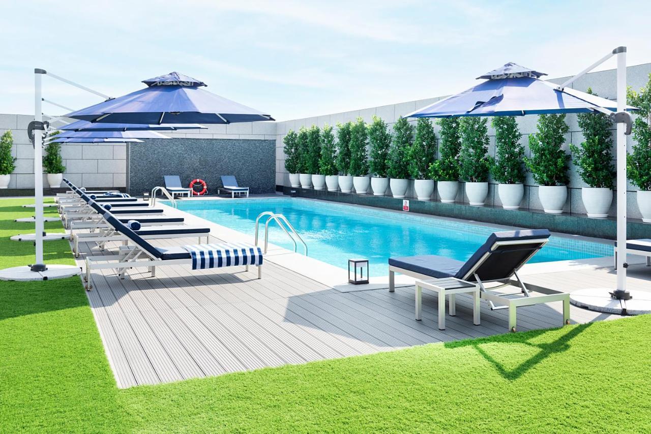 Asiana Grand Hotel 迪拜 外观 照片 The swimming pool at the hotel