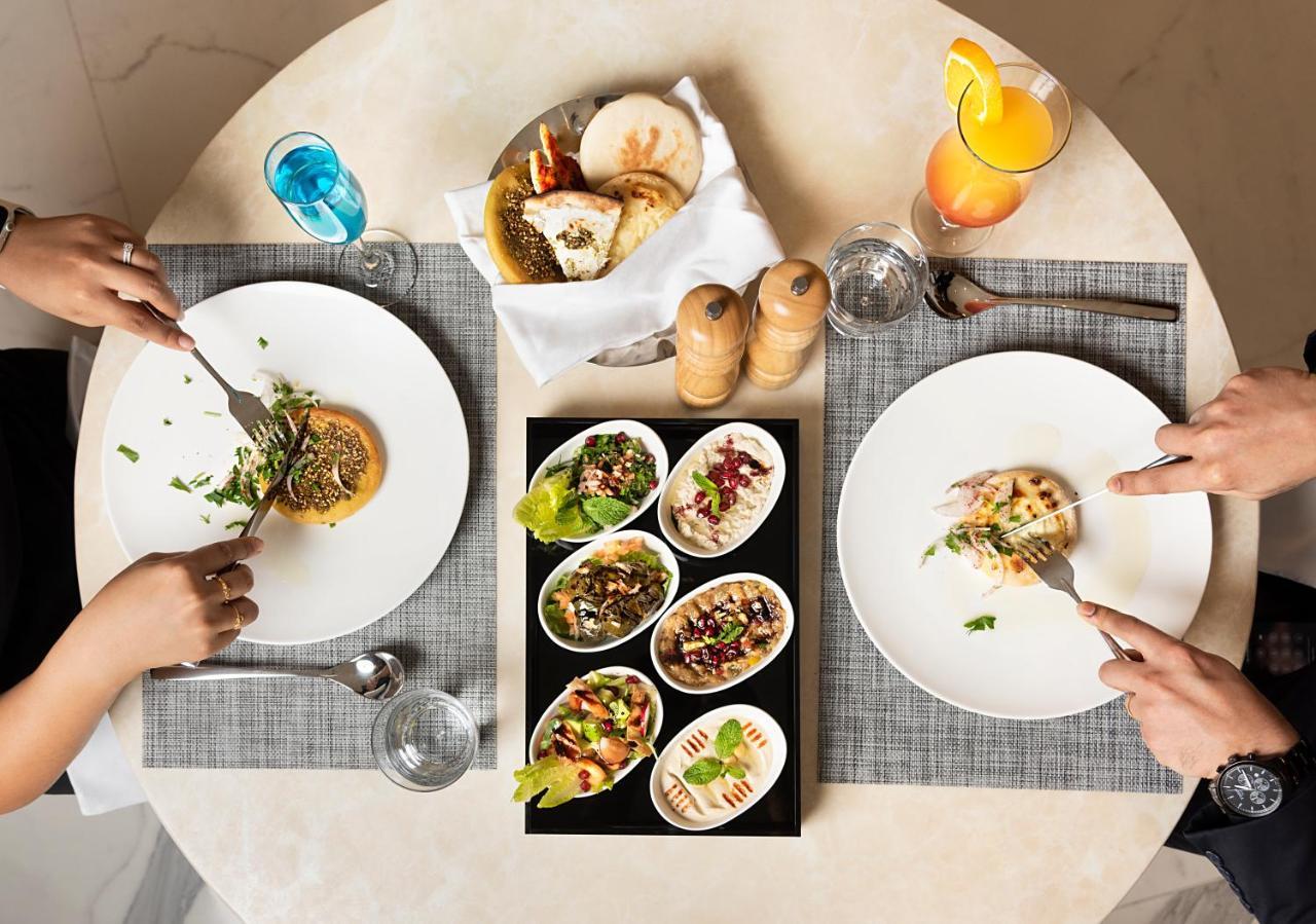 Asiana Grand Hotel 迪拜 外观 照片 A selection of meze